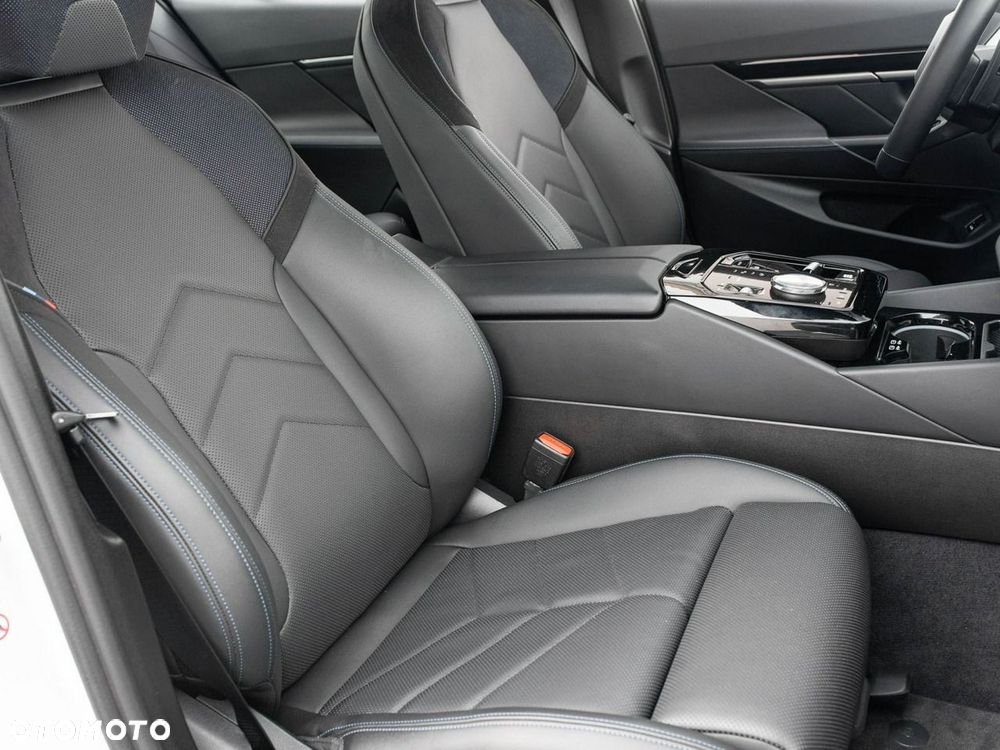 BMW Seria 5 520d mHEV M Sport - 32