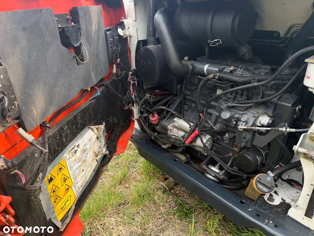 Bobcat S450 ładowarka 4x4 wózek terenowy. Łyżka. Pełne sterowanie z dżojstika jazda i praca. Aktualne serwisy DEKRA 2026r. Dokumentacja Pełna. Silnik Kubota 4cyl 55km. Maszyna Jak Nowa z Salonu! Pochodzi z Norweskiego Gospodarstwa! 2019 rok 1880 mtg! Zero luzów i wycieków. Bardzo mocna i wydajna maszyna o małych gabarytach! Idealna do stajni oraz Budownictwa. OKAZJA TANIO 3 wyjścia Hydrauliczne pod urządzenia!! - 6