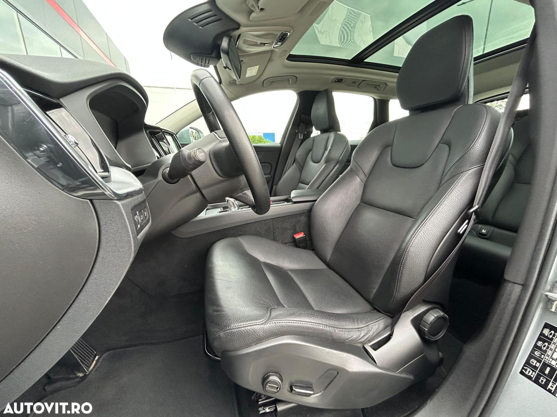 Volvo XC 60 T8 Twin Engine AWD Geartronic Momentum - 13