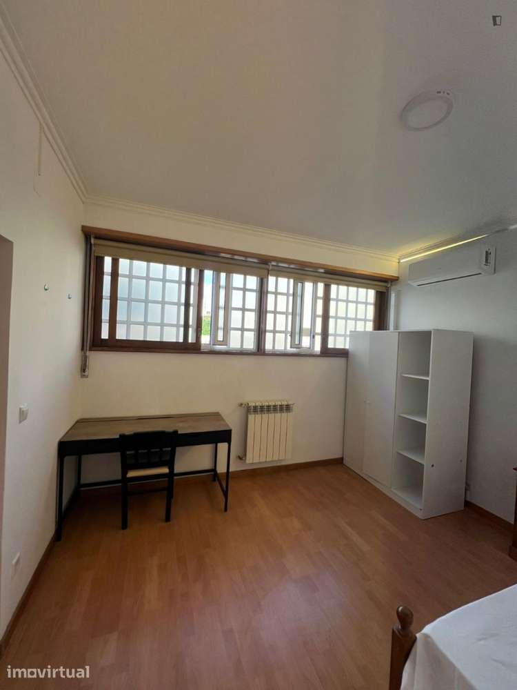 Quarto - localizado em Paranhos Porto - Grande imagem: 2/8