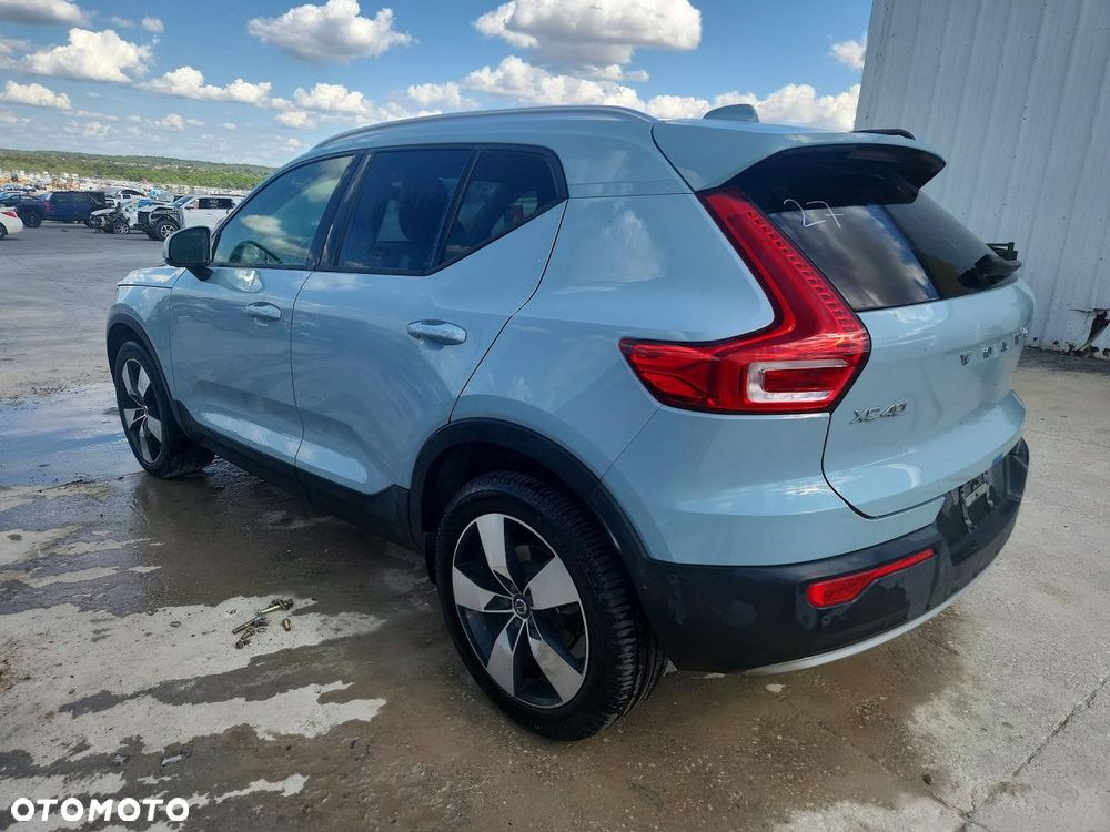 Volvo XC 40 T5 AWD Momentum - 3