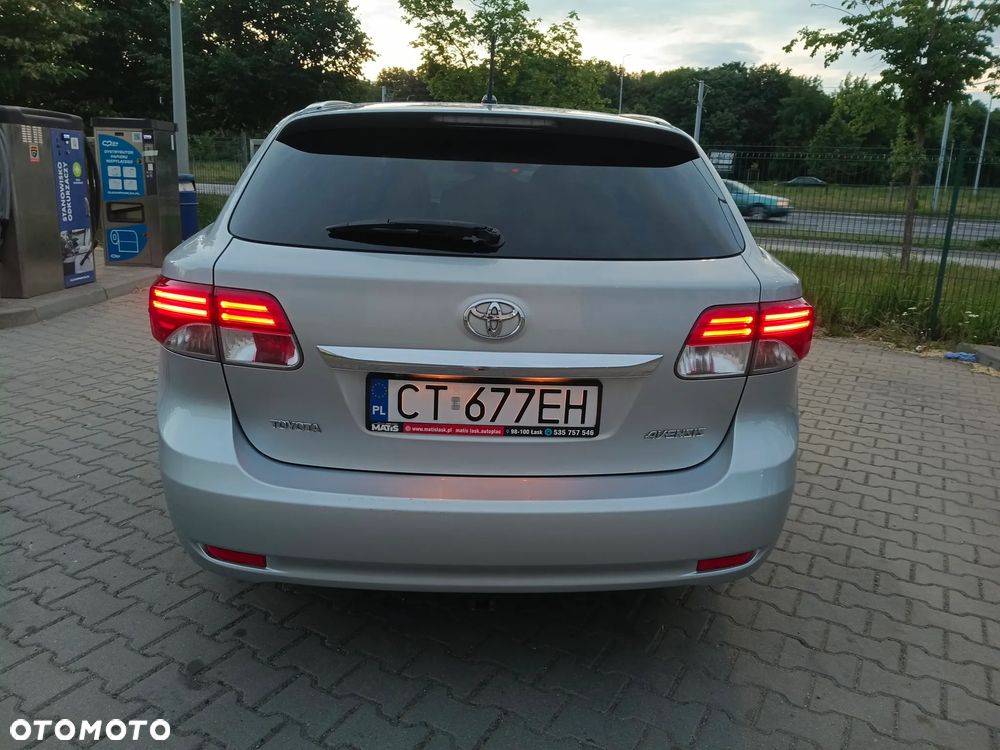 Toyota Avensis 1.8 Premium - 15