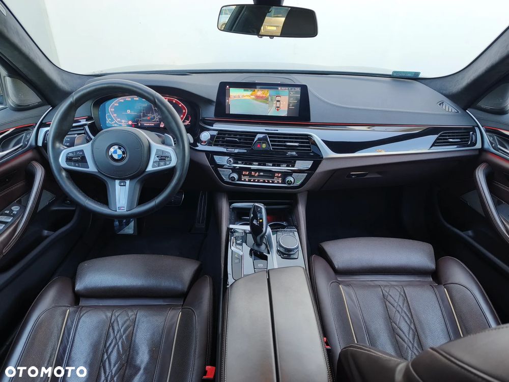 BMW Seria 5 M550i xDrive sport - 23