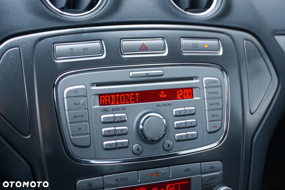 Ford Mondeo 2.0 Ghia - 9