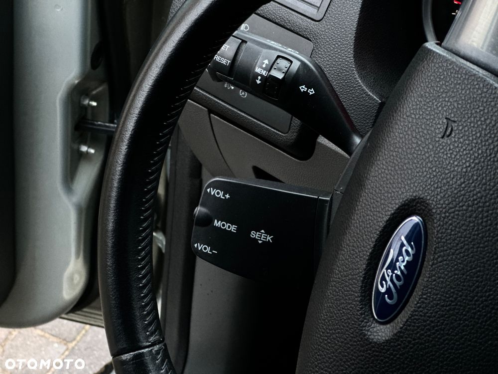 Ford Kuga 2.0 TDCi 2x4 Titanium - 29