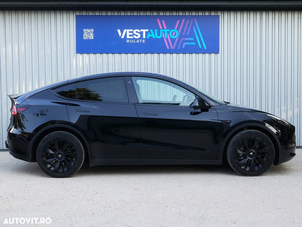 Tesla Model Y - 3