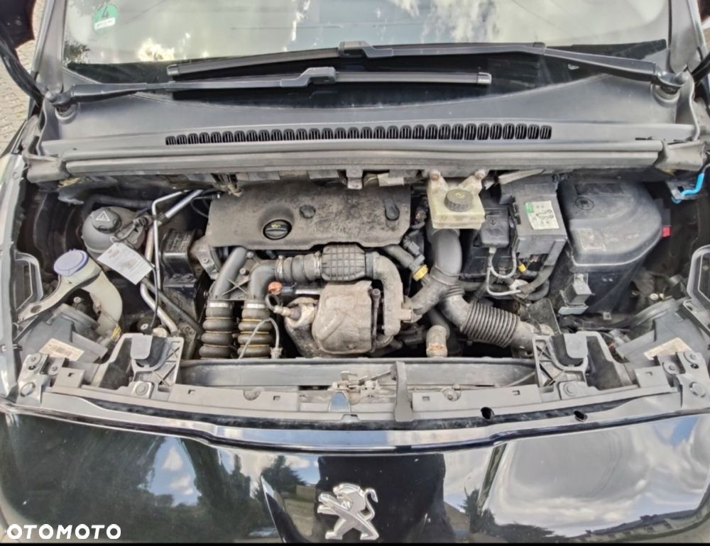 Peugeot 5008 - 8