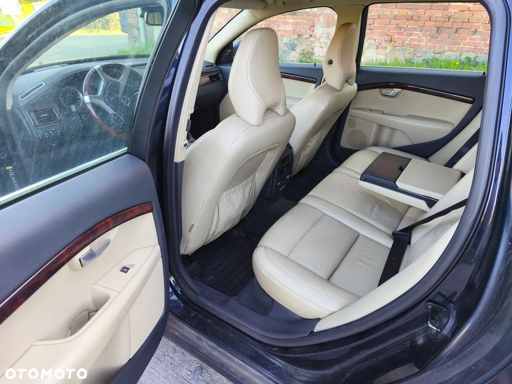 Volvo V70 D5 AWD Momentum - 21