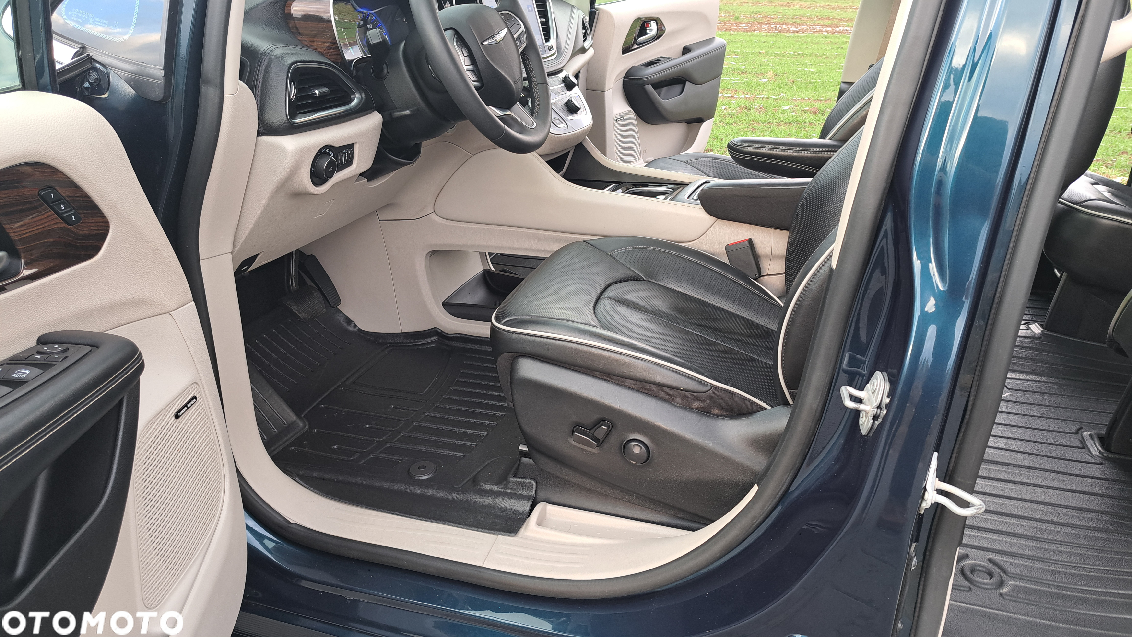 Chrysler Pacifica - 23