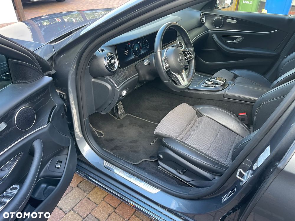 Mercedes-Benz Klasa E 220 d 4Matic T 9G-TRONIC Sportstyle Edition - 7