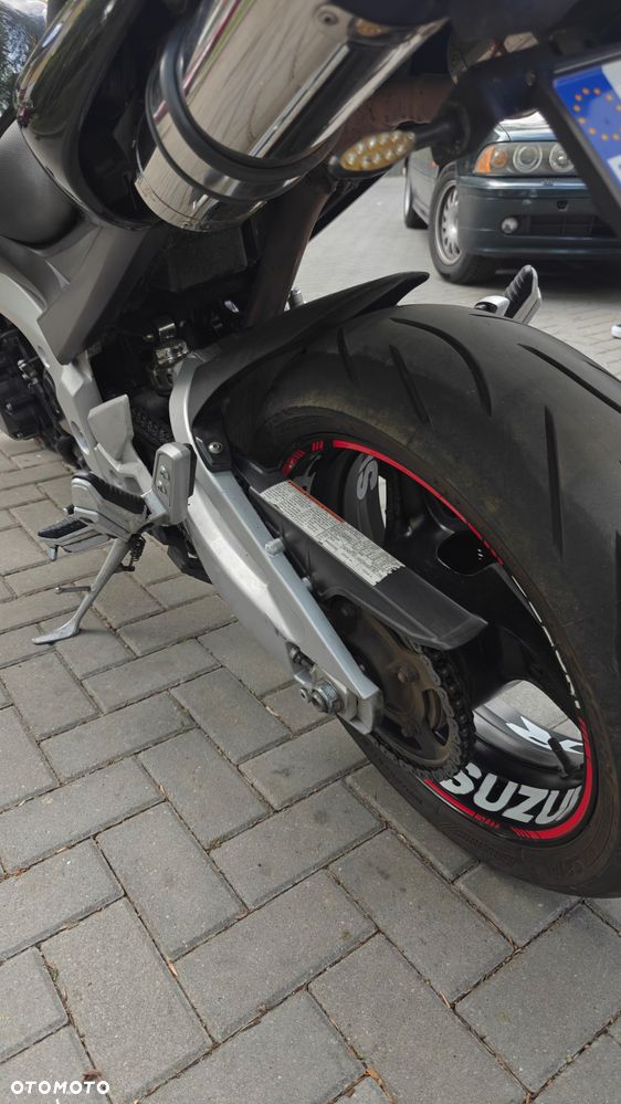 Suzuki GSR - 10