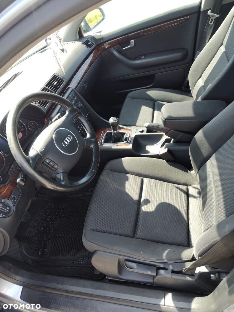 Audi A4 Limousine - 9