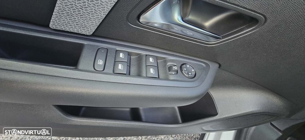 Citroën C4 1.2 PureTech Shine EAT8 - 21