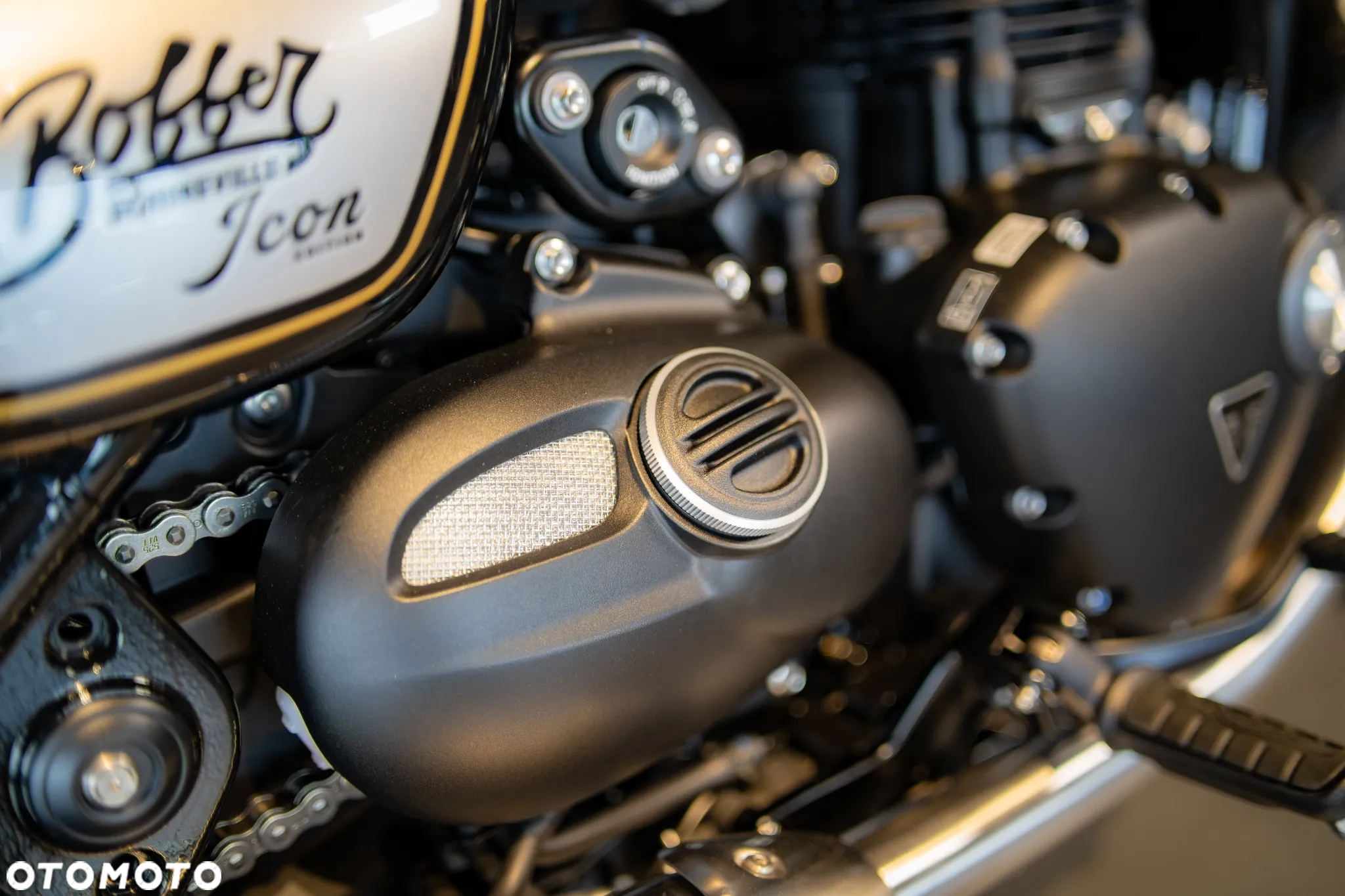 Triumph Bonneville Bobber - 28