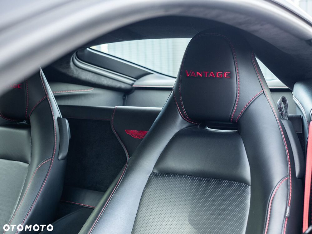 Aston Martin V8 Vantage - 14