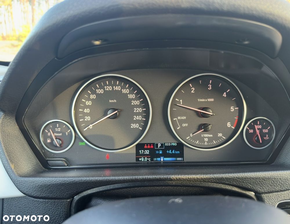 BMW Seria 3 320d Efficient Dynamics Edition Sport Line - 16