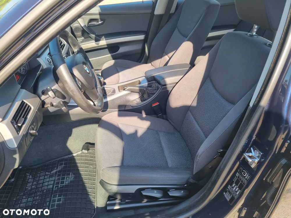 BMW Seria 3 318i Edition Exclusive - 17