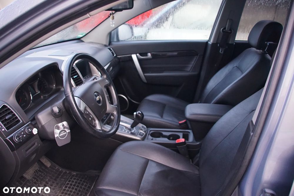 Auto na części - Chevrolet Captiva I Lift 2.2 D 184 KM Z22D1 GJE 2013R Silnik Skrzynia Drzwi Maska Klapa Błotnik Lusterko Lampa Szyba Halogen Deska Kokpit Sterownik Moduł Czujnik Kierownica Wyświetlacz - 11