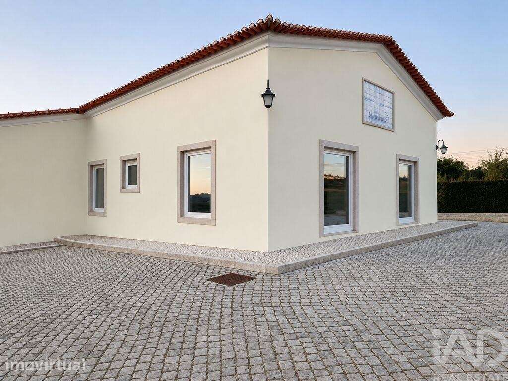 Casa tradicional T3 em Valado dos Frades de 563,00 m2 - Grande imagem: 4/25