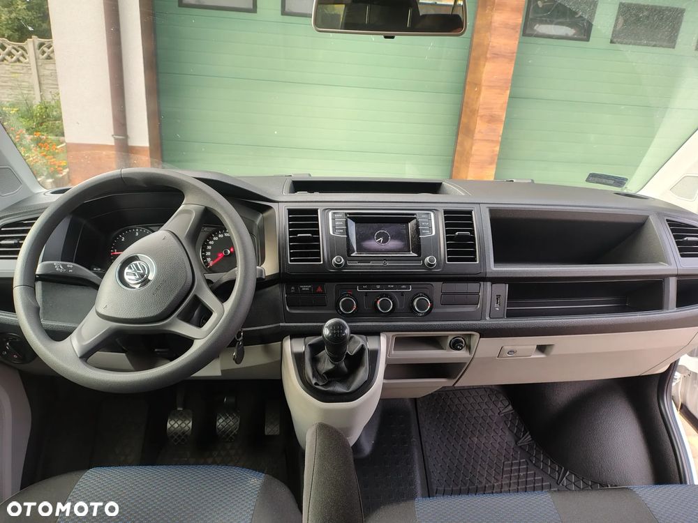 Volkswagen Caravelle - 11