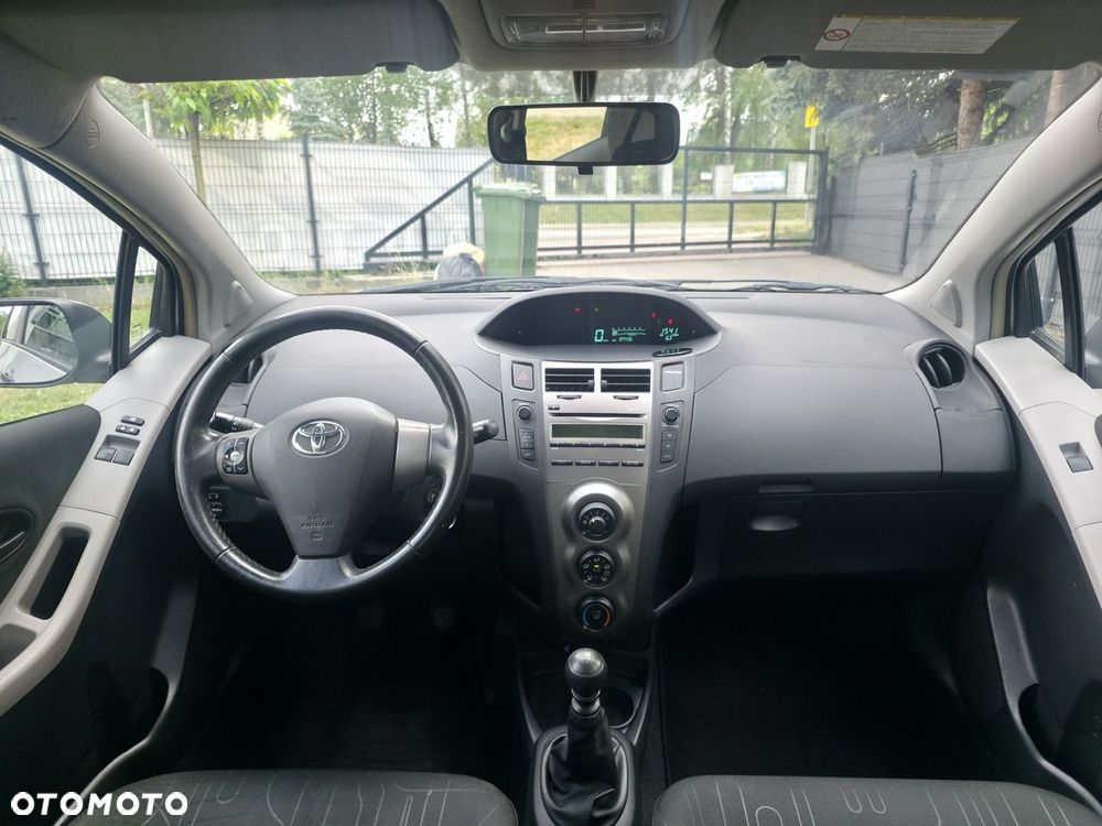 Toyota Yaris - 11
