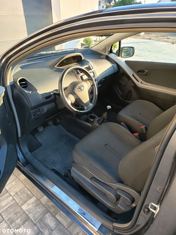 Toyota Yaris 1.0 Entry EU5 - 6