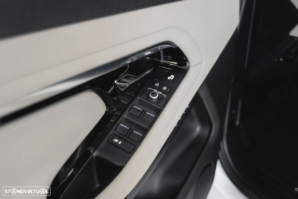 Land Rover Range Rover Evoque P300e R-Dynamic HSE - 23