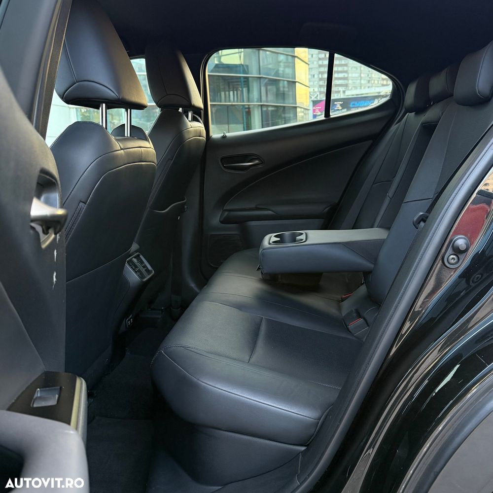 Lexus UX 250h Style Edition - 14