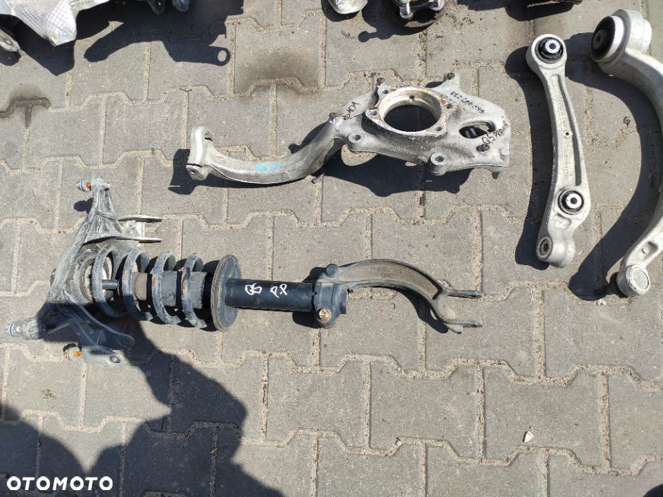 SWORZEŃ WAHACZA AUDI Q5 - 6