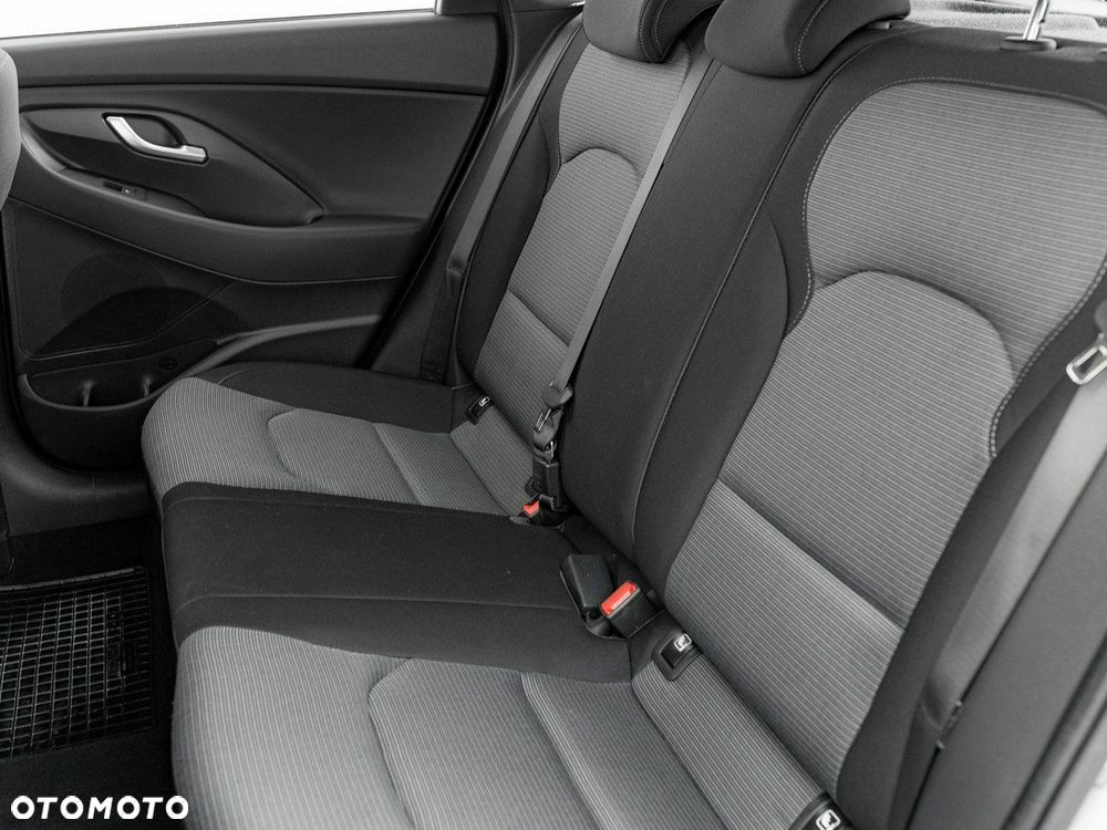 Hyundai i30 1.5 DPI Classic + - 23