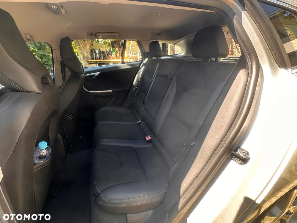 Volvo V60 D5 Geartronic Momentum - 12