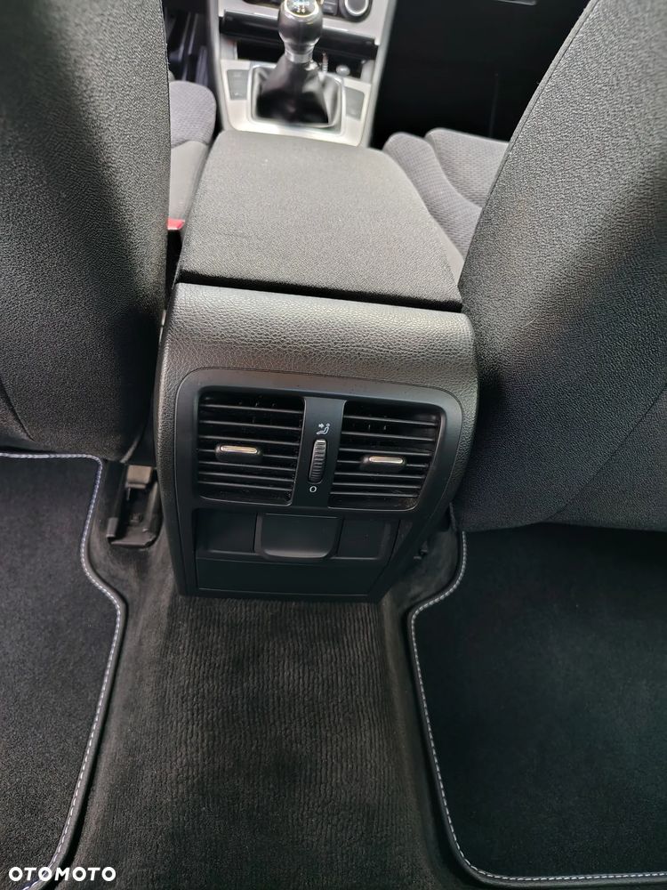 Volkswagen Passat 2.0 TDI DPF Comfortline - 20