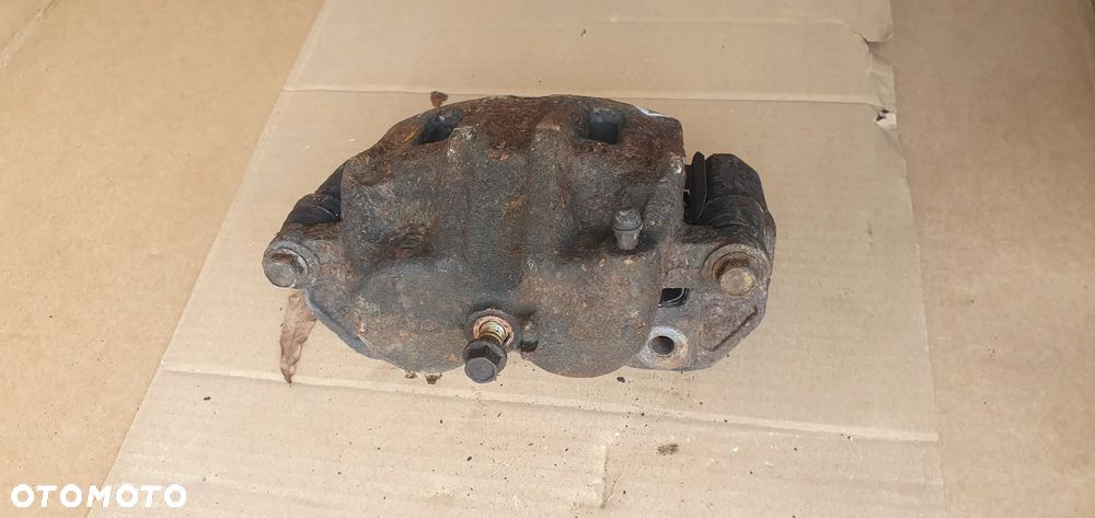 Zacisk hamulcowy lewy przód Kia Sorento I 2.5 CRDI - 3
