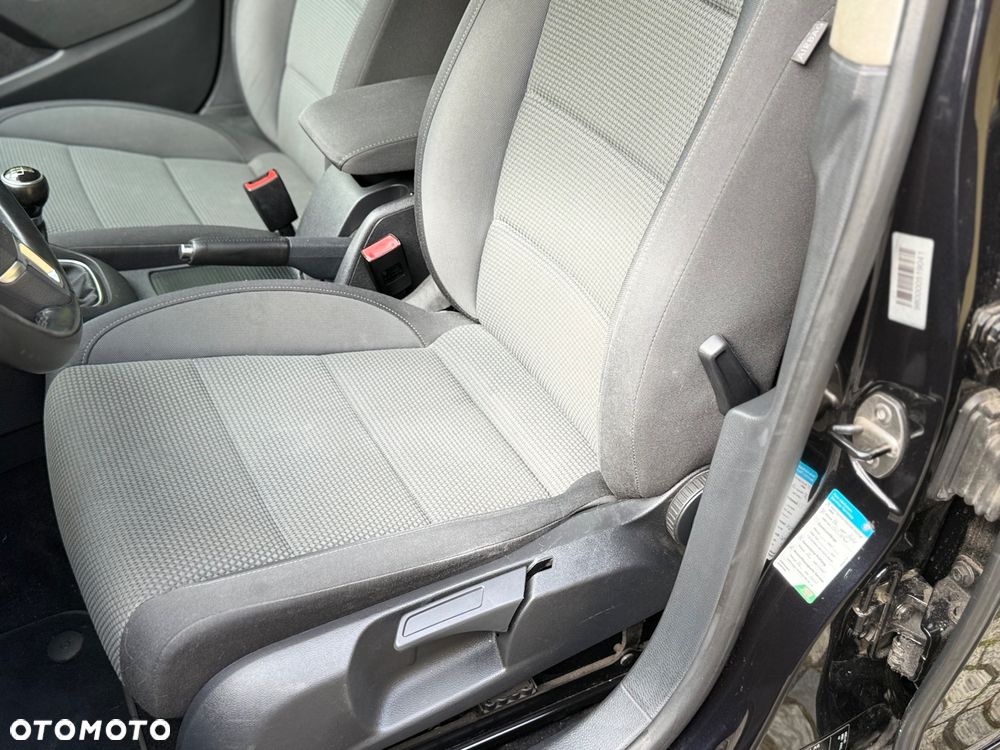 Volkswagen Golf - 5