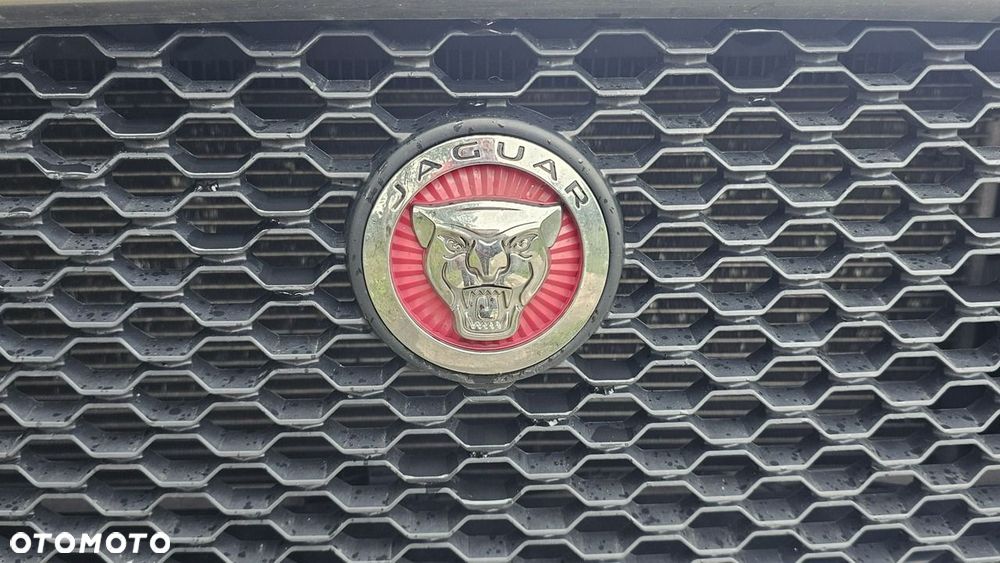 Jaguar F-Pace - 32