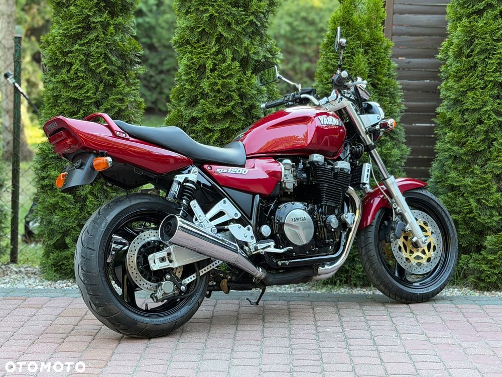 Yamaha XJR - 4
