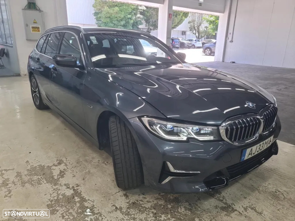 BMW 330 e Touring Line Luxury Auto - 4