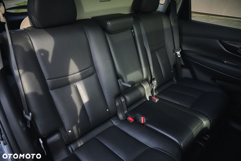 Nissan X-Trail 1.6 DCi Tekna 2WD Xtronic 7os - 24