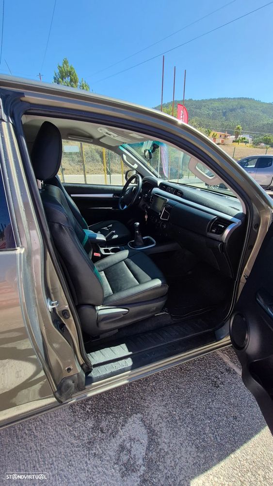 Toyota Hilux 2.4 D-4D 4WD Tracker - 6