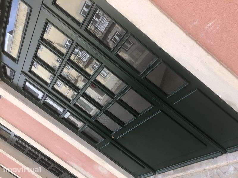 Loja para arrendar 50m2 na R. de São Bento, Lisboa