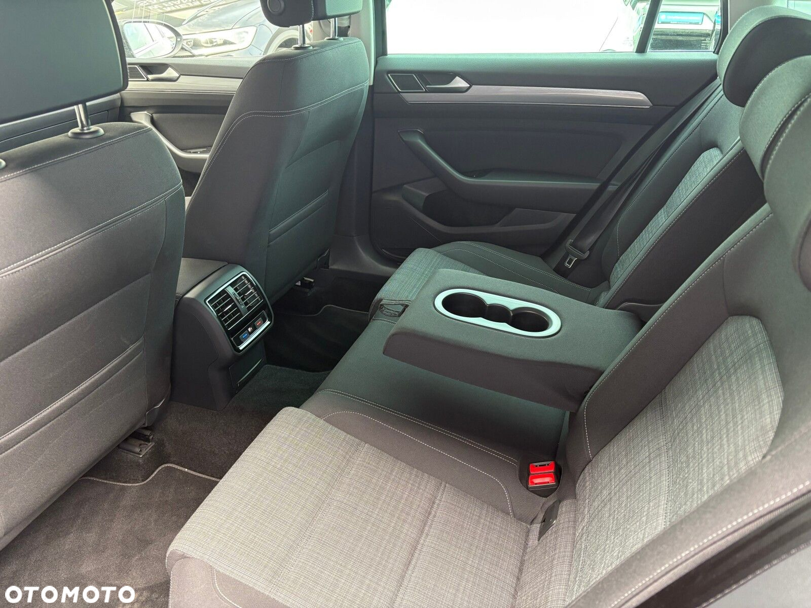 Volkswagen Passat - 14