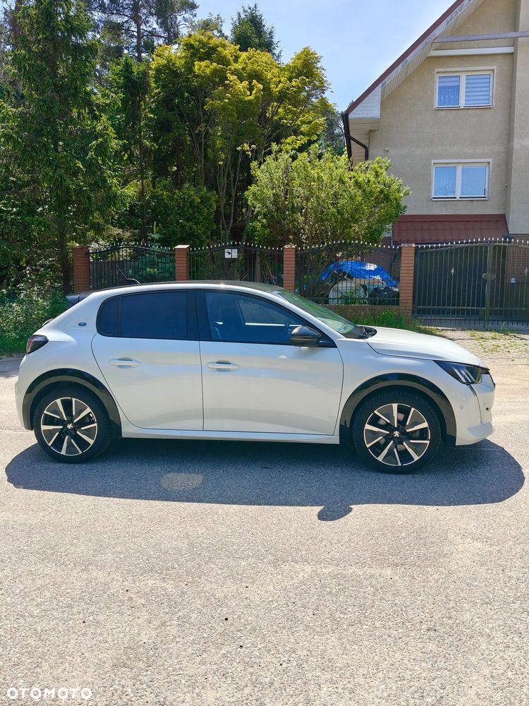 Peugeot 208 - 4