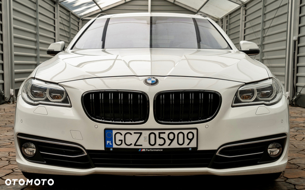 BMW Seria 5 528i xDrive Luxury Line