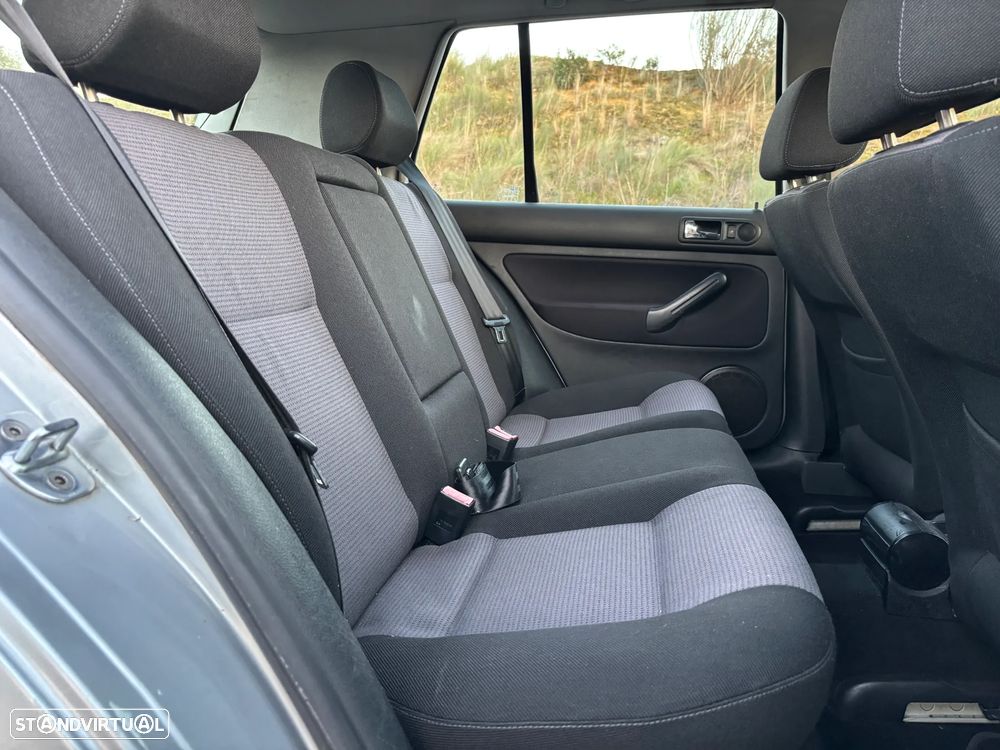 VW Golf 1.9 TDi 25 Anos - 23