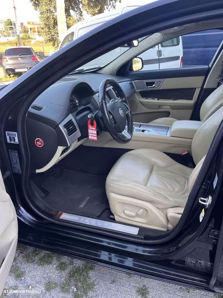 Jaguar XF Sportbrake - 12