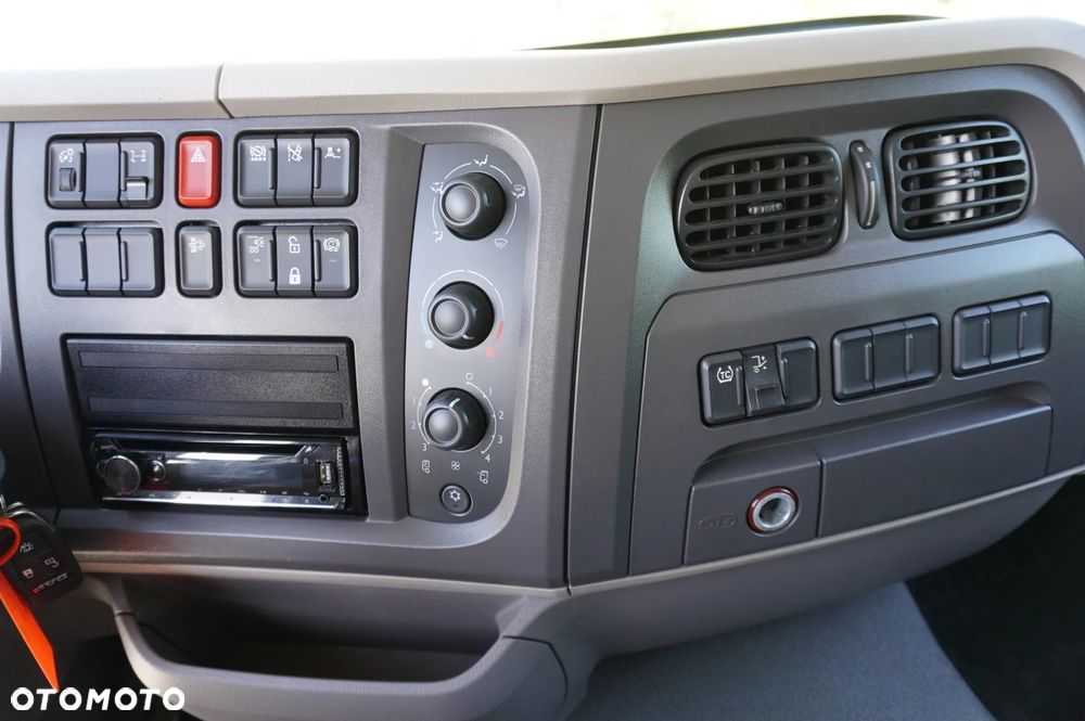 DAF LF 12.210 kontener 18 palet z windą / 50 tys.km /2024 - 26