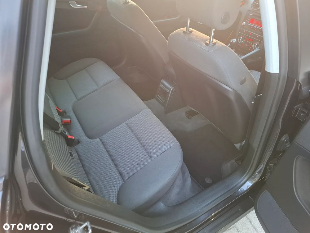 Audi A3 Sportback 1.6 Ambiente - 24