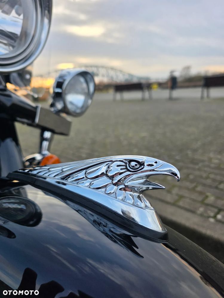 Suzuki Intruder - 12