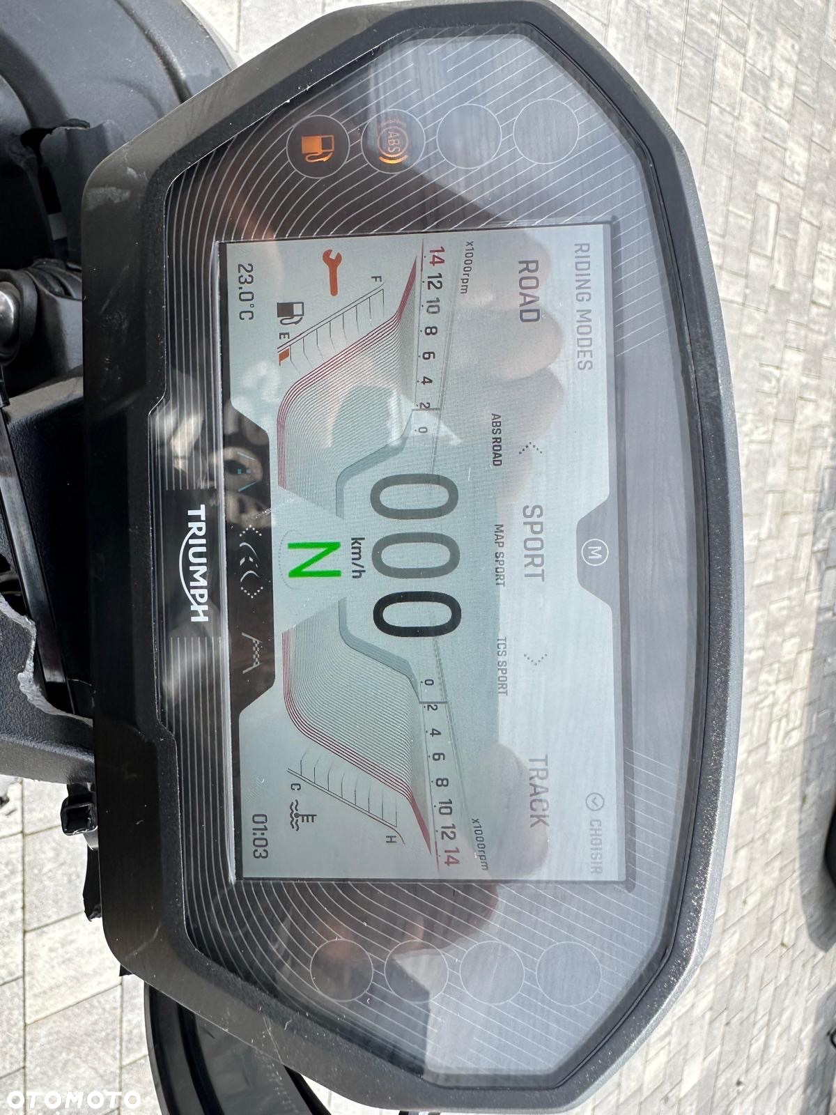 Triumph Street Triple - 16
