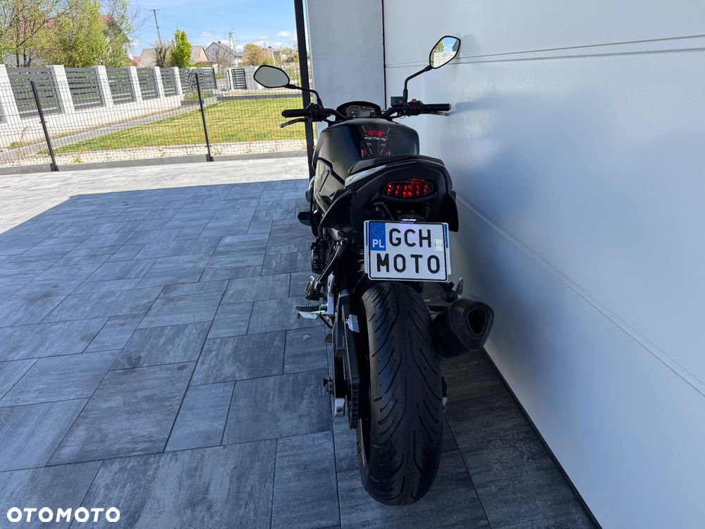Suzuki GSR - 17